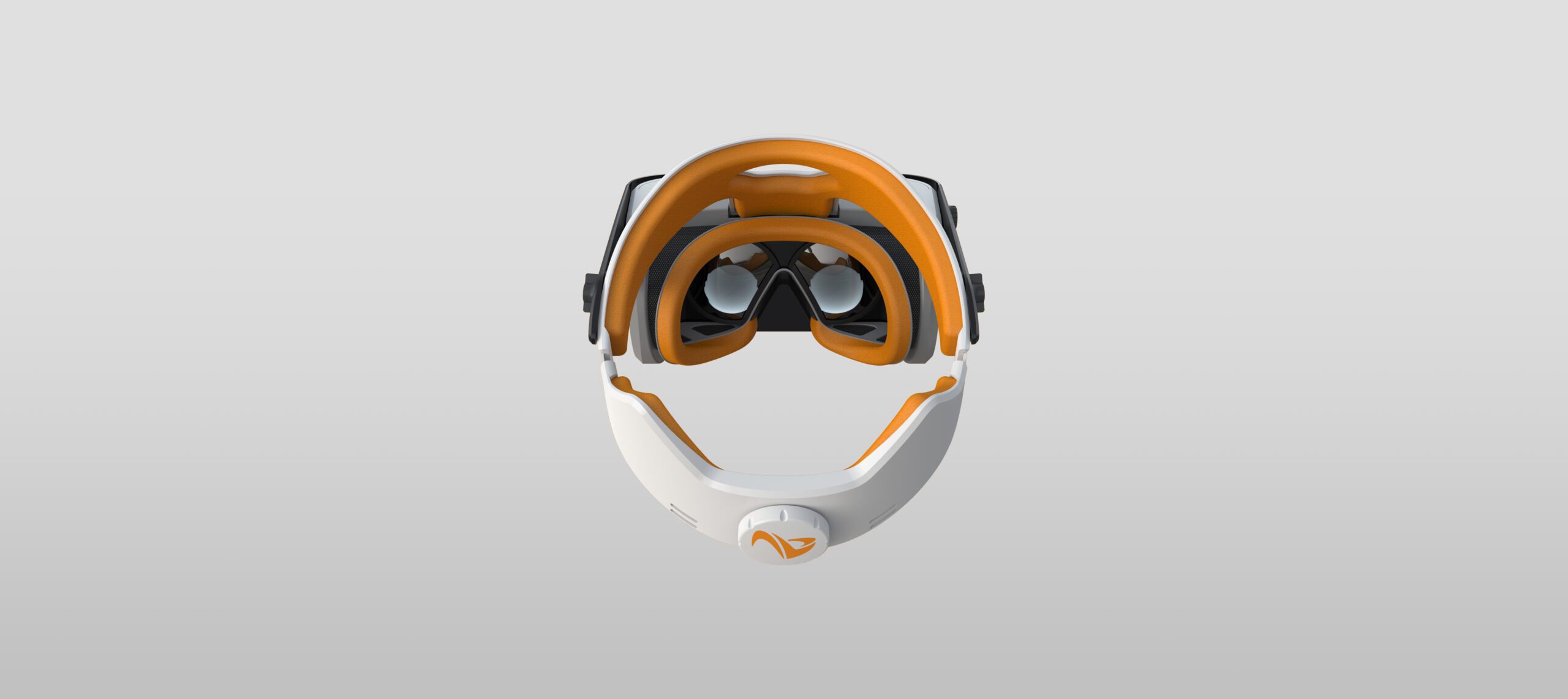 Vue frontale d'un casque de réalité virtuelle moderne de couleur orange et blanche, doté d'un intérieur rembourré et de deux lentilles, présenté sur un fond gris clair uni par une agence de développement de produits au Canada.